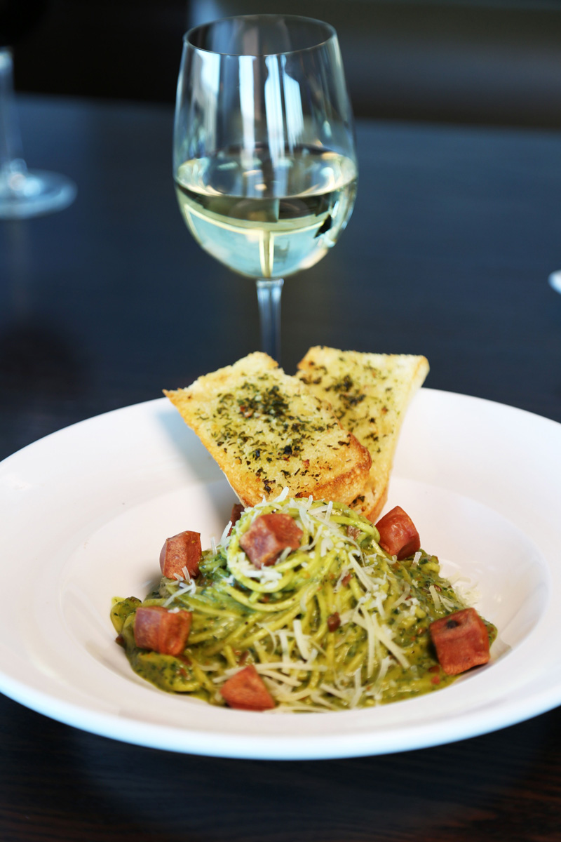 peoria-spaghettini-pesto-with-wine