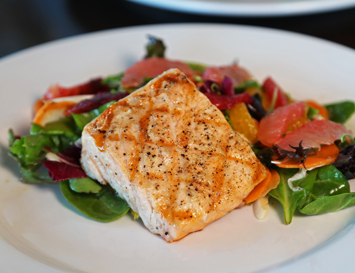 peoria-grilled-salmon-and-salad