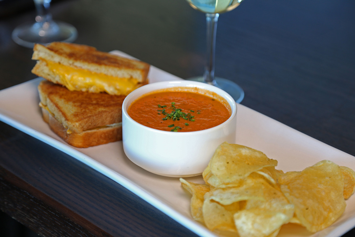 peoria-grilled-cheese-and-tomato-bisque